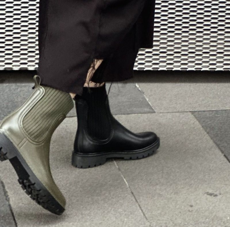 零碼_顯瘦舒適中筒防水雨靴
