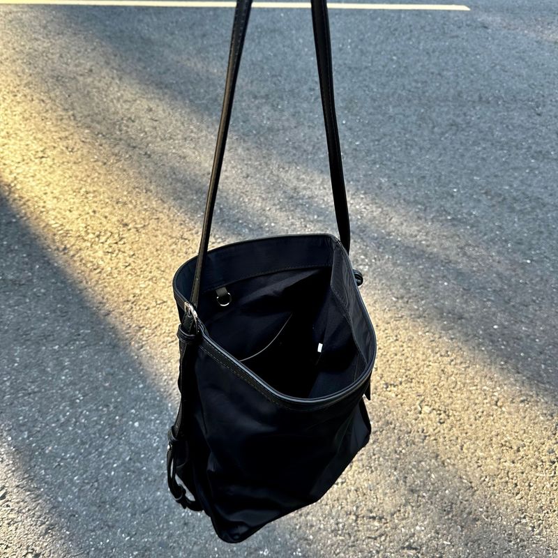 極簡尼龍水桶包