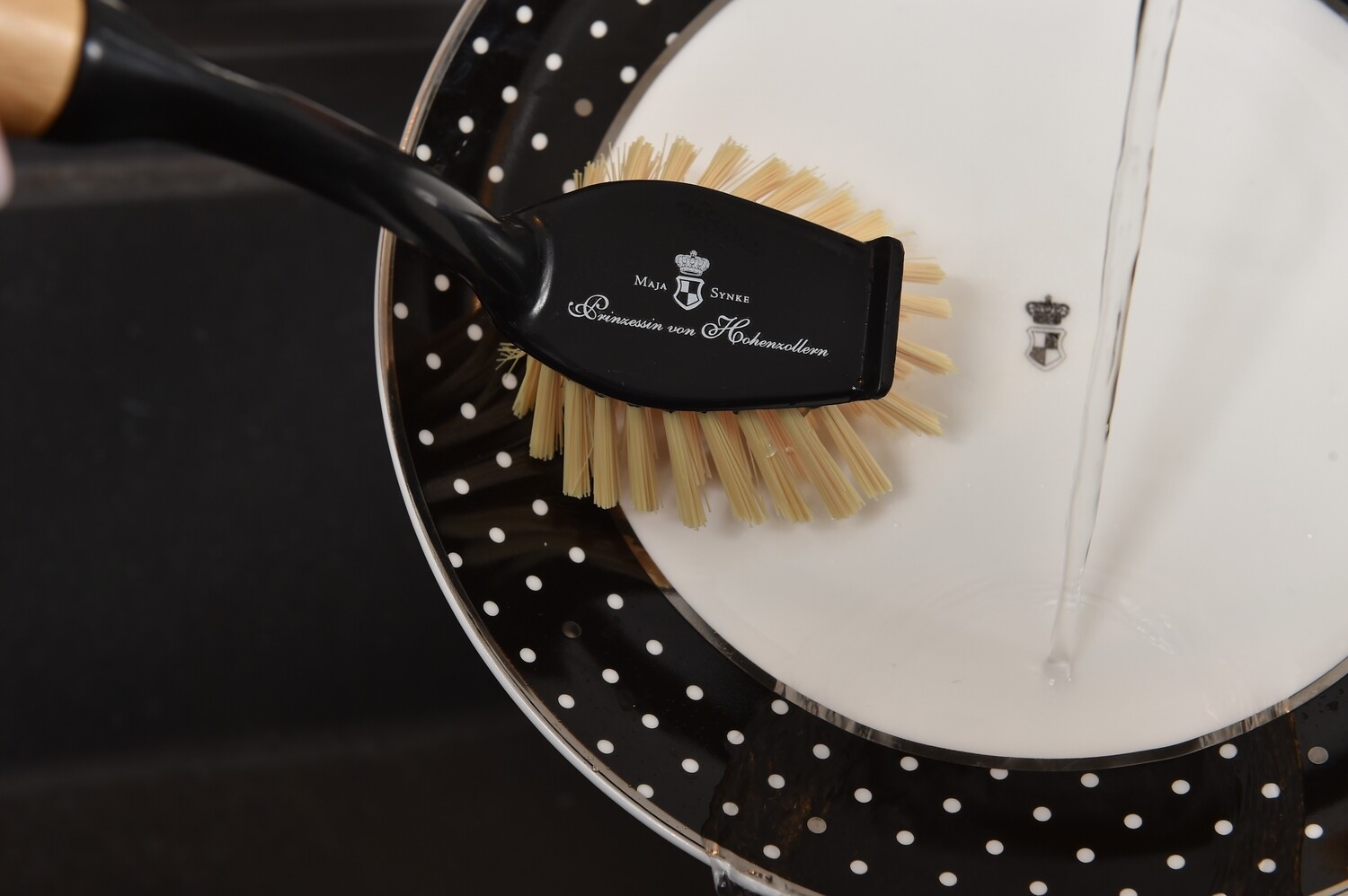 Dish Brush 
Spülbürste mit Bambusgriff
