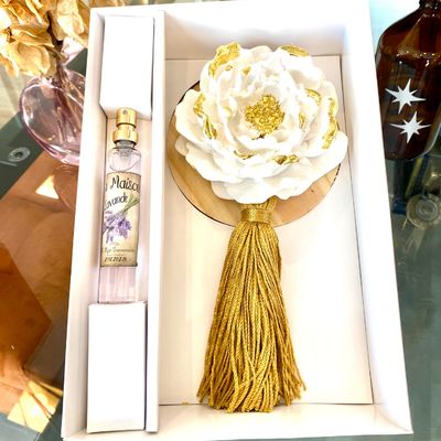 PLASTER ROSE KIT WITH GOLD LEAF DETAILS + FRENCH LAVENDER HOME SPRAY 15ML