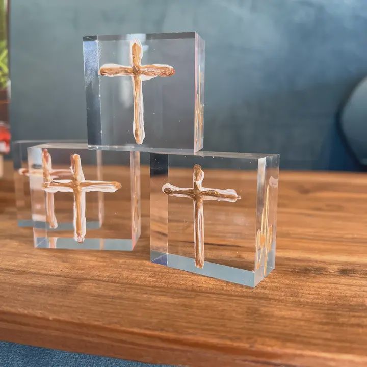 Lucite Cross Block
