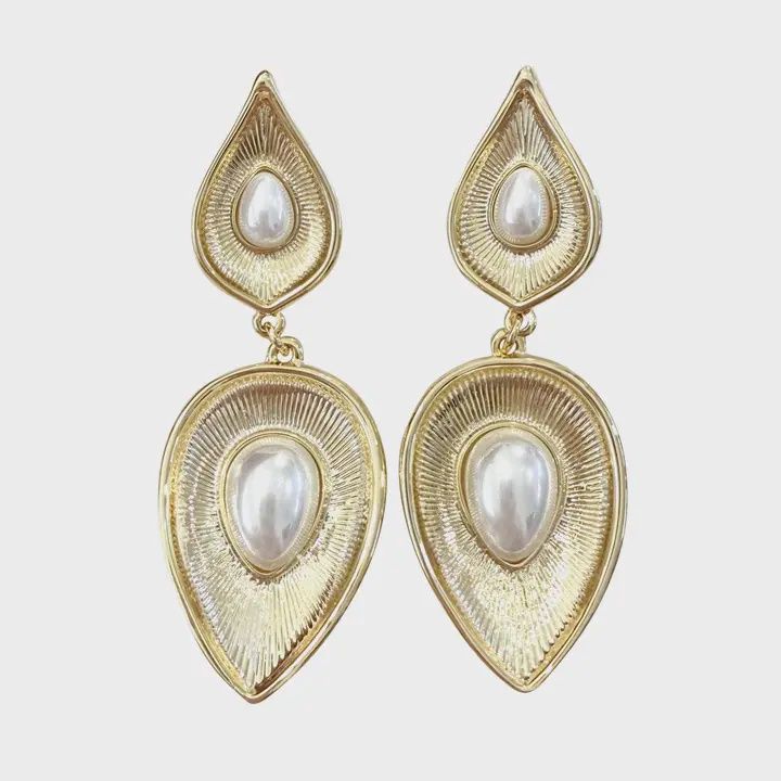 VIRGINIA PEARL EARRING