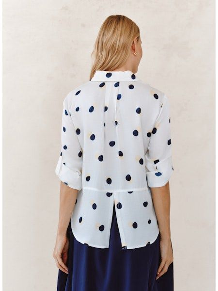 CLEAN SPLIT BACK BUTTON DOWN