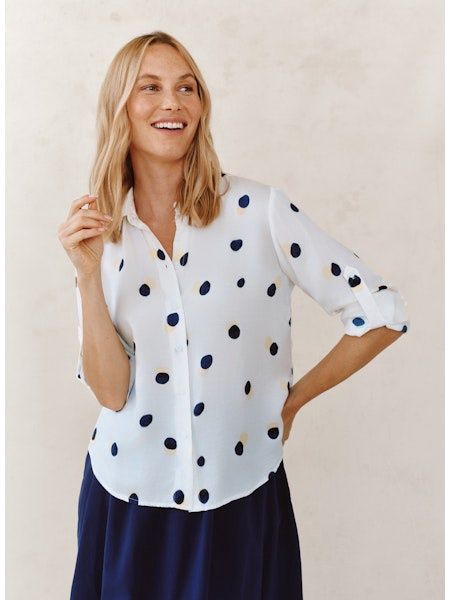 CLEAN SPLIT BACK BUTTON DOWN