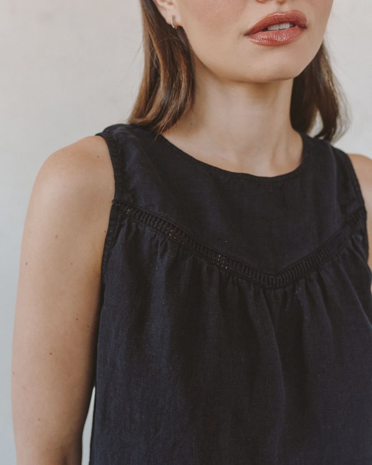 Sleeveless Trimmed Yoke Seam Top