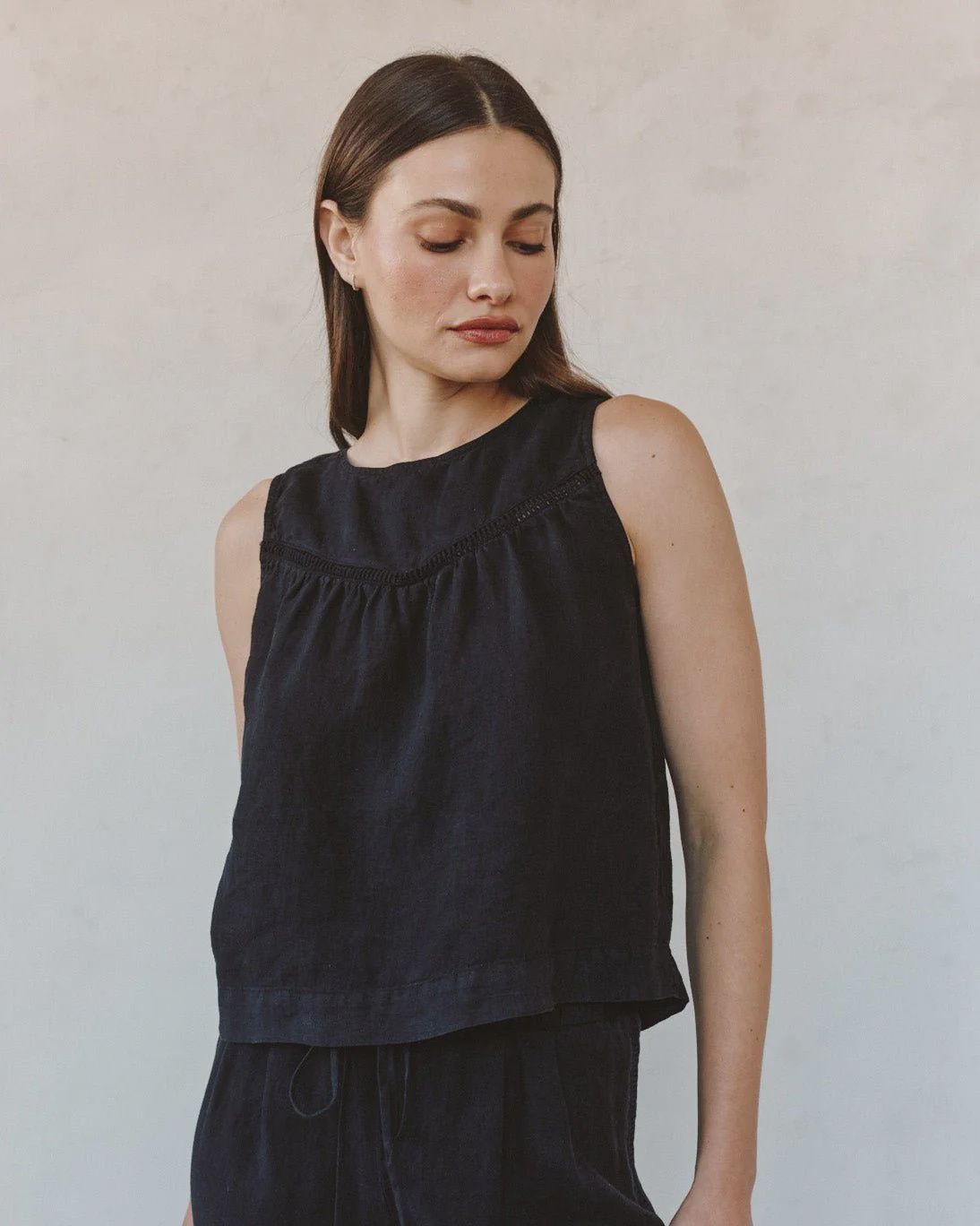 Sleeveless Trimmed Yoke Seam Top