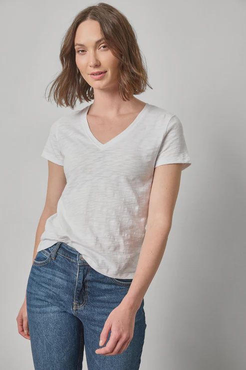 V-Neck Short Sleeve Back Seam Tee