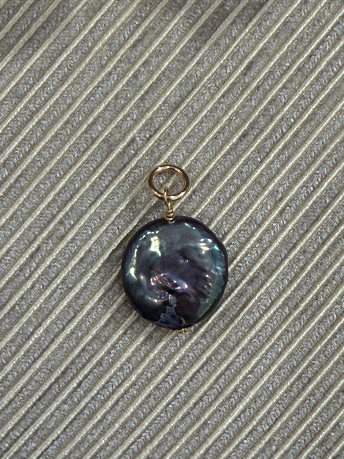 Gray Coin Pearl