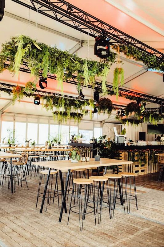 Hangend rooster met kunstgroen