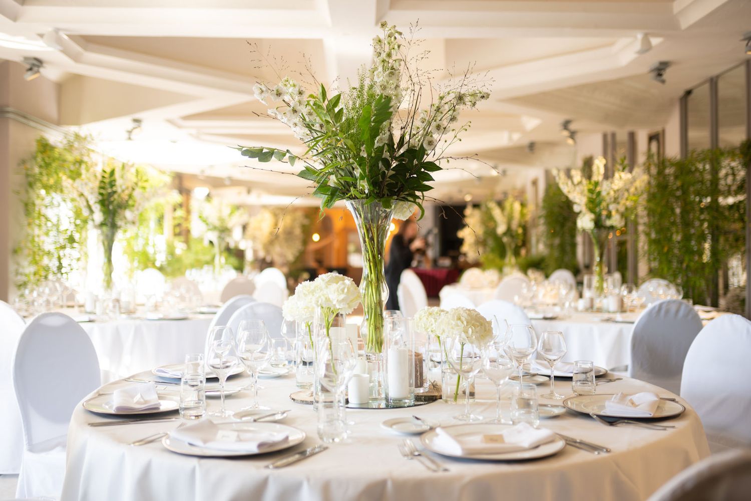 Smalle hoge Bubba vaas met bloemen