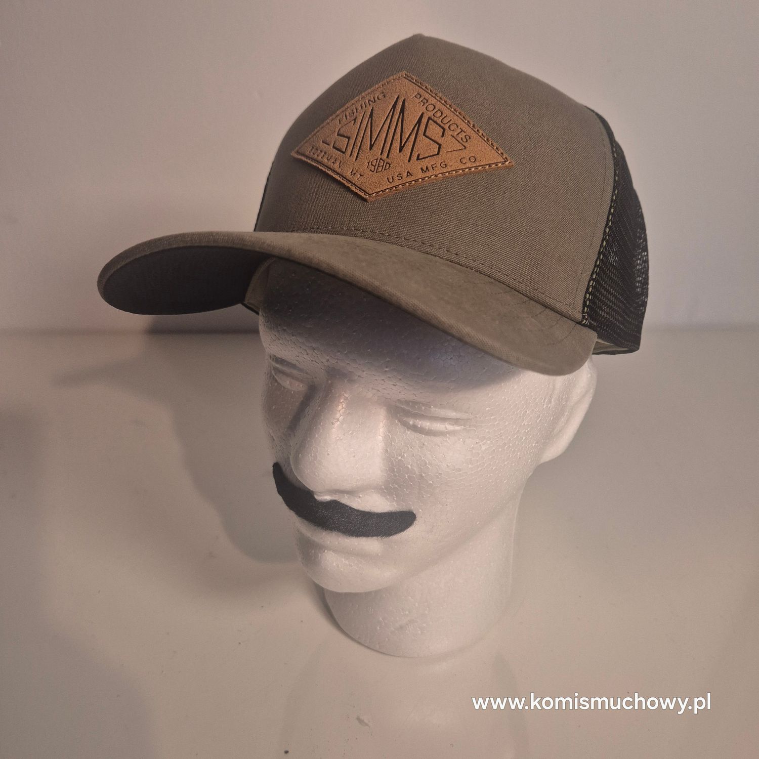 Czapka Simms Double Haul Trucker Smokey w kolorze oliwkowym