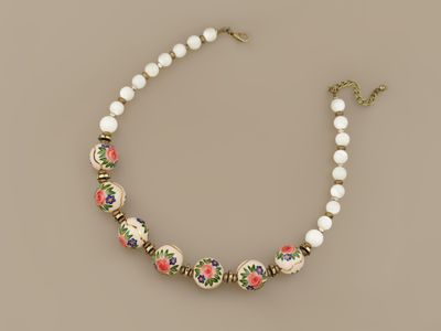 Намисто "Засніжені квіти"