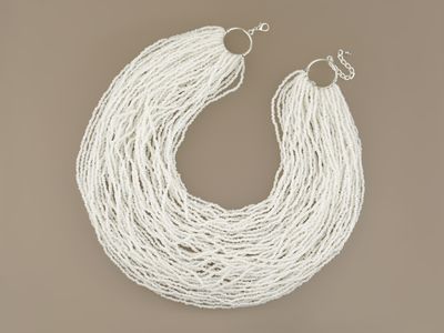 Бісерне намисто "Біла радість"