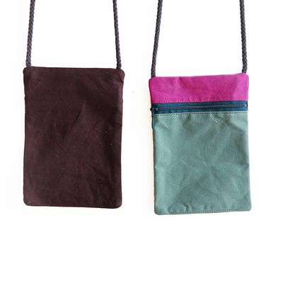 Vorne: Pink und Grün. Hinten: Aubergine.