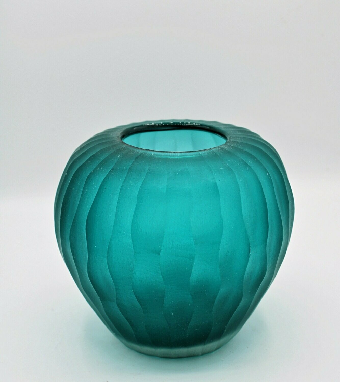 Carved glass vase, blau