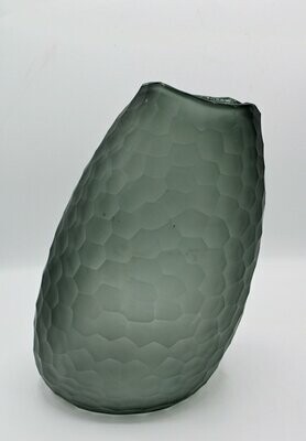 Carved glass vase, grey, schräg