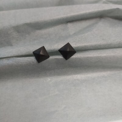 Kolczyki, kwadraty, czarne mat