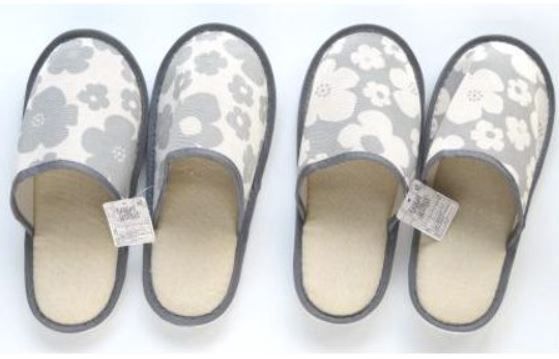 Casual slippers monotone floral pattern