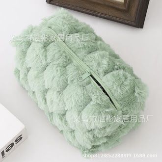 C fluffy pouch 20cm, Colour: green