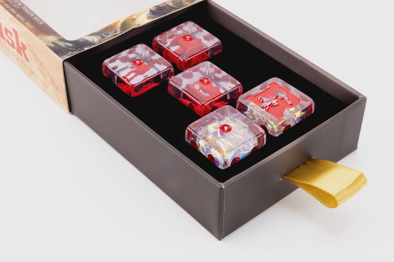 Risk 22mm Oversized Dice Set: Offense and Defense Dice