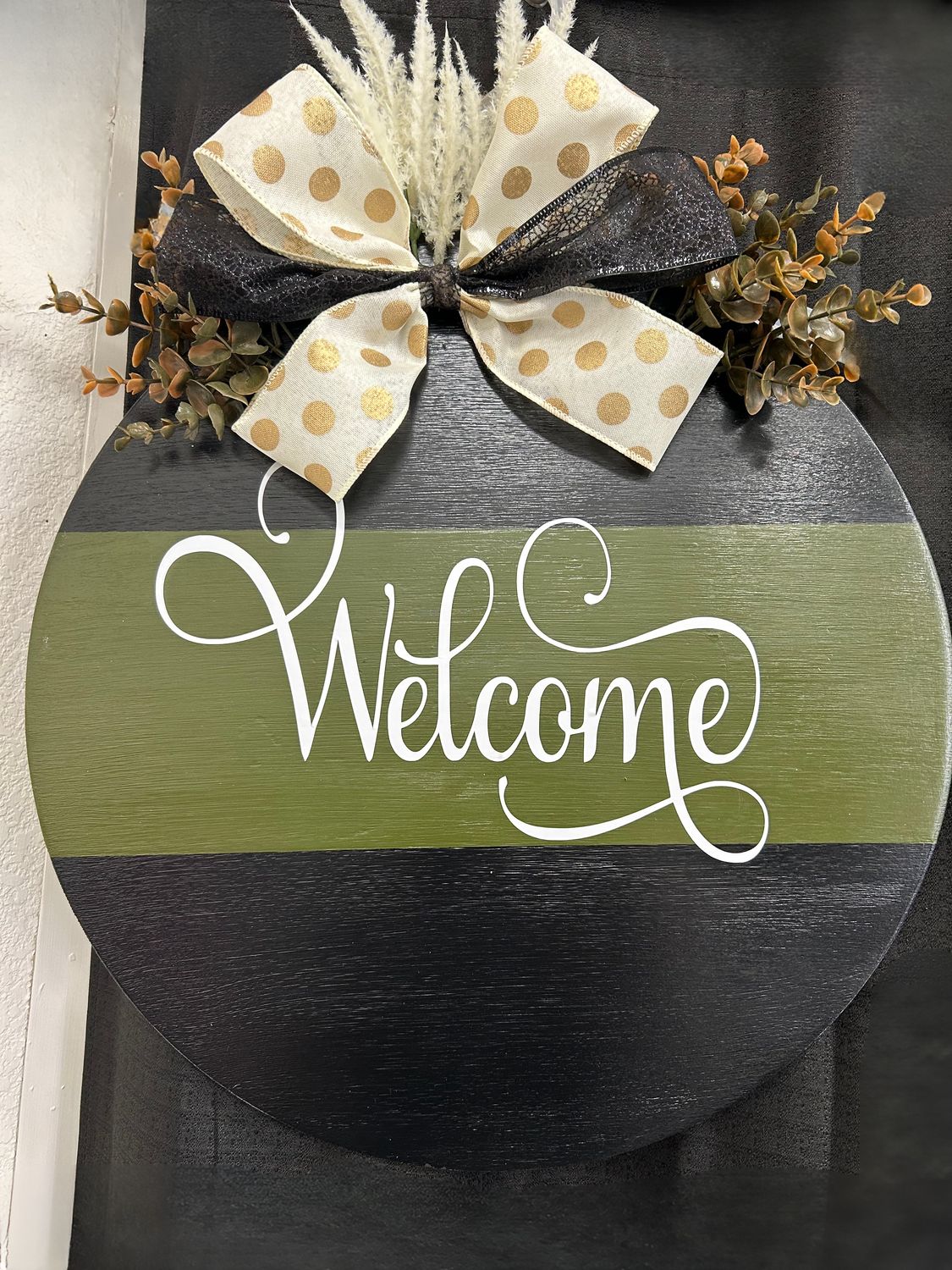 WELCOME 18x18 ROUND DOOR HANGER  OLIVE STRIPE