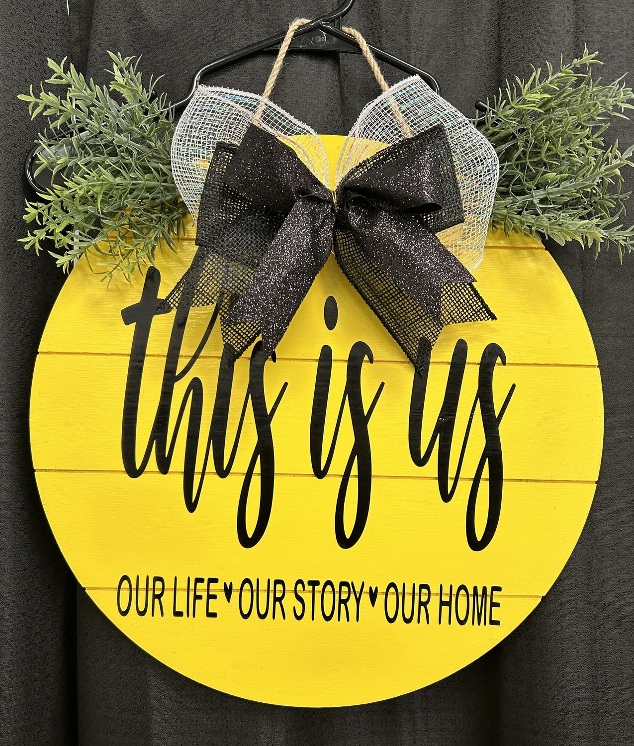 THIS IS US 15X15 ROUND DOOR HANGER