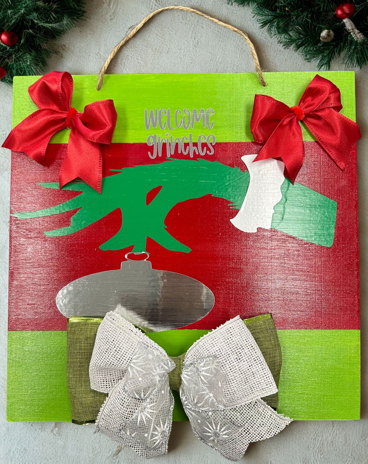 12X12 WELCOME GRINCHES SQUARE DOOR HANGER