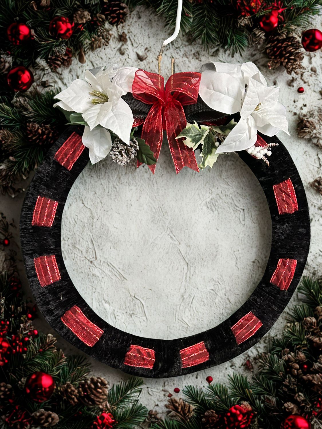 18x18 BLACK &amp; RED CHRISTMAS YARN WREATH