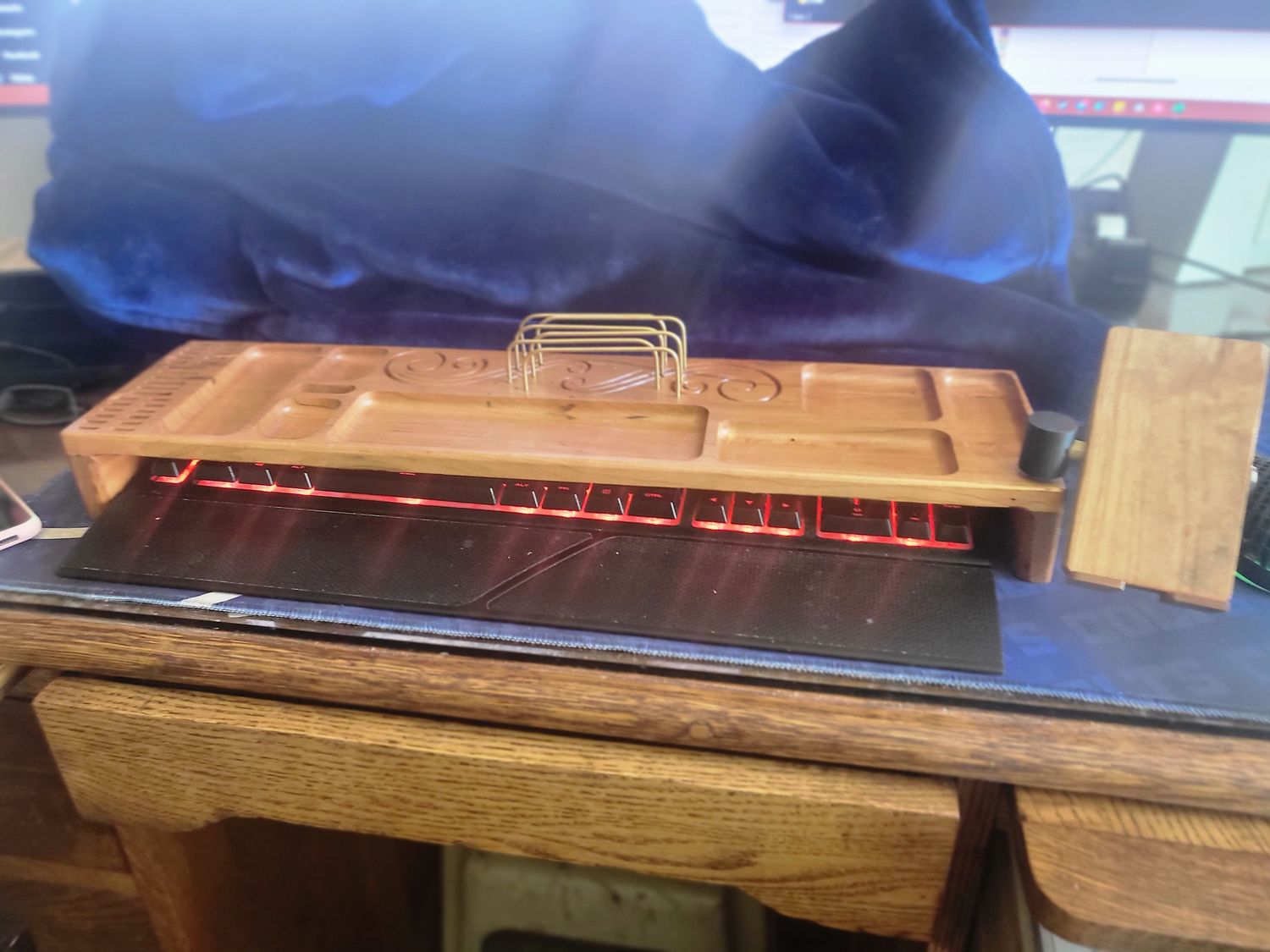 Desktop Keyboard Organizer v2