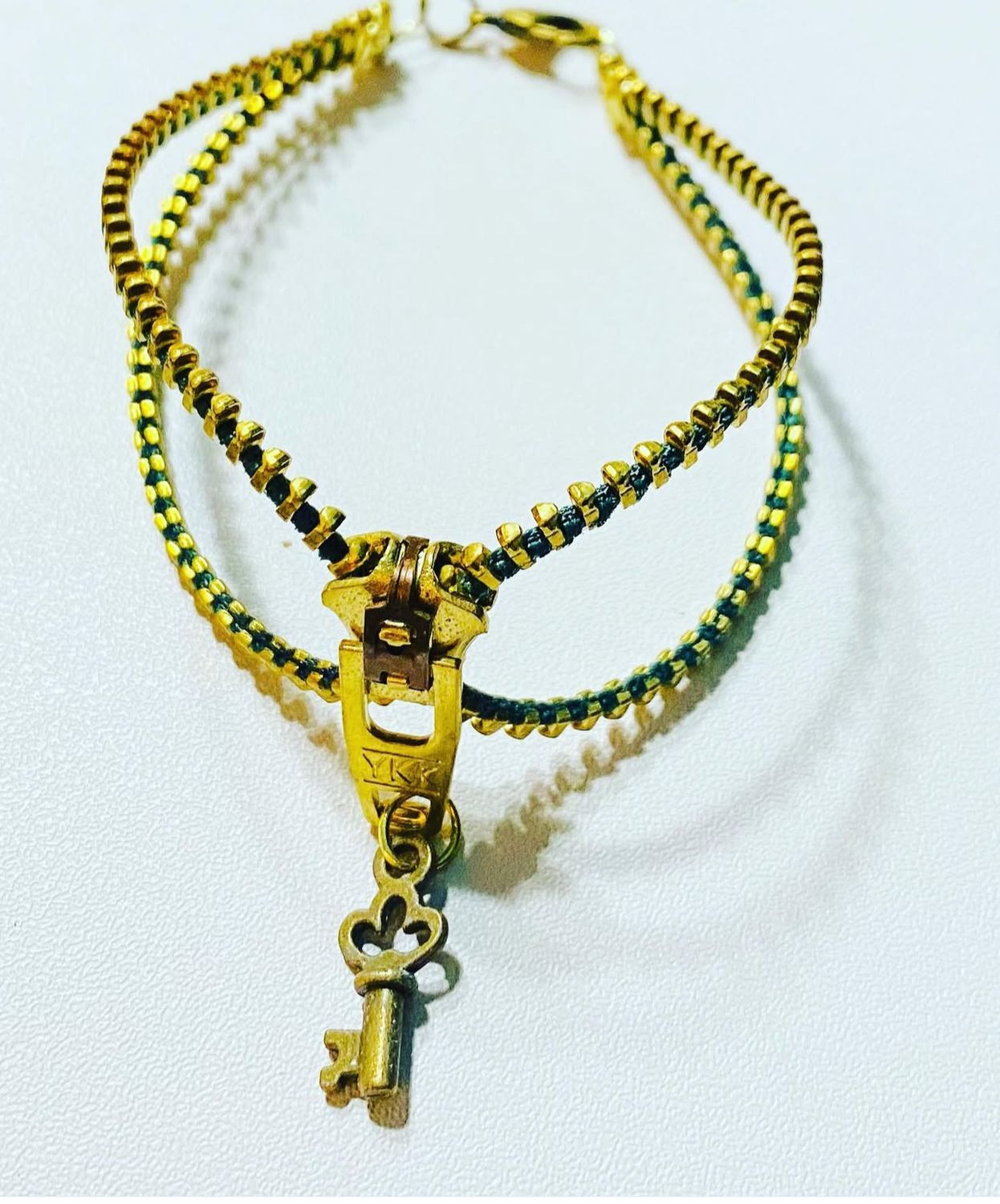 Mask zipper