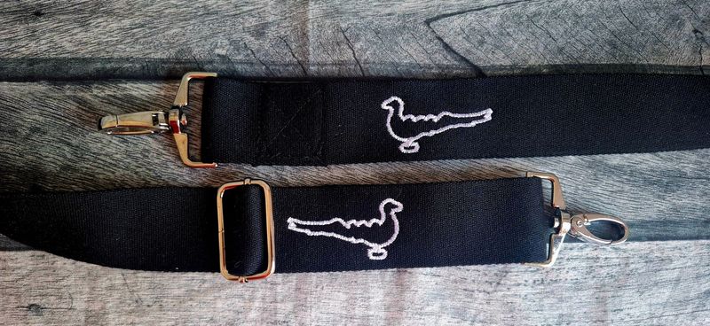 Taschenträgergurt bestickt mit Papagoy, Gildefest - StickBina