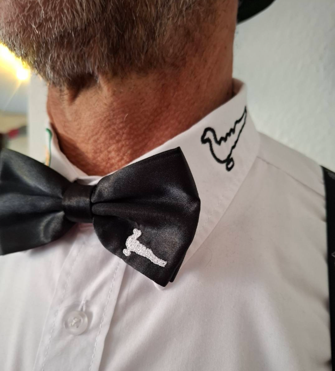 Schwarze Fliege bestickt Papagoy -StickBina