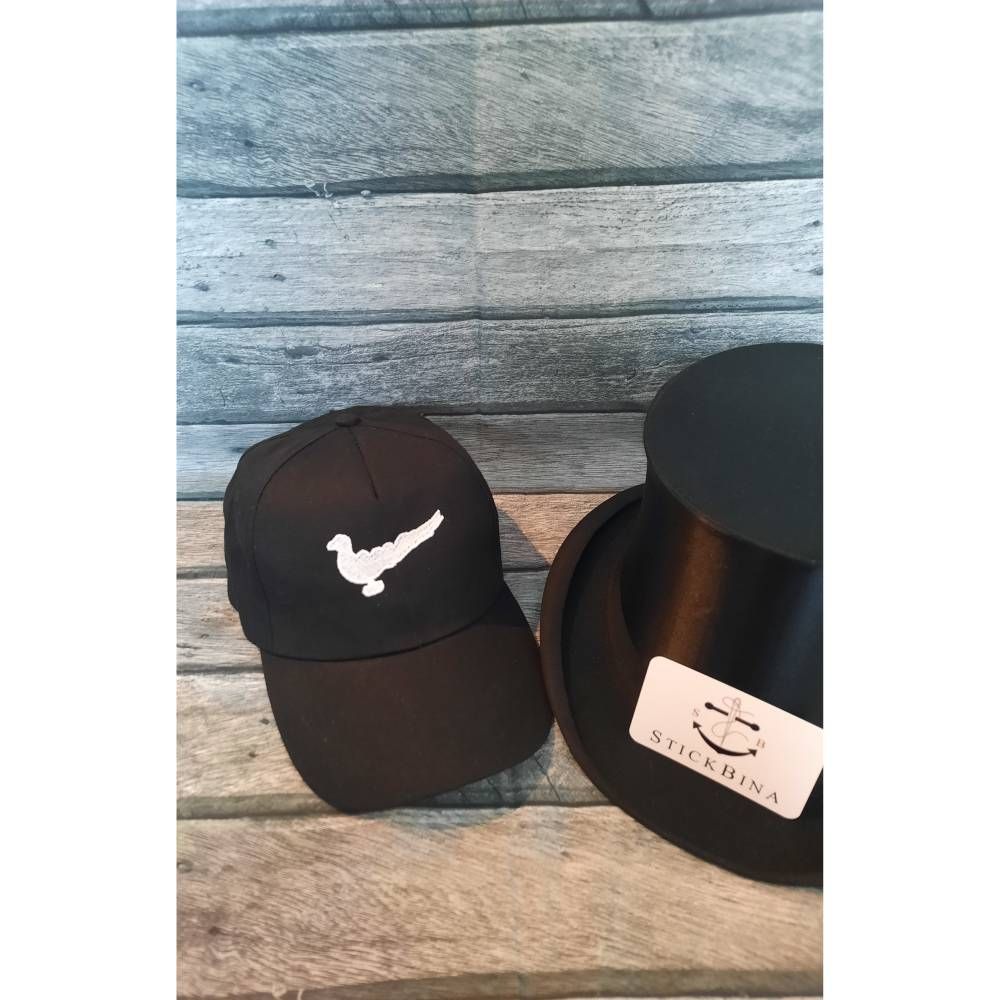 Schwarze Cap bestickt Papagoy - StickBina