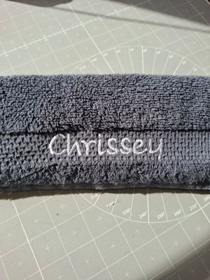 Gästehandtuch / Kinderhandtuch bestickt mit Name 30x50cm - StickBina Gästehandtuch / Kinderhandtuch bestickt mit Name 30x50cm - StickBina