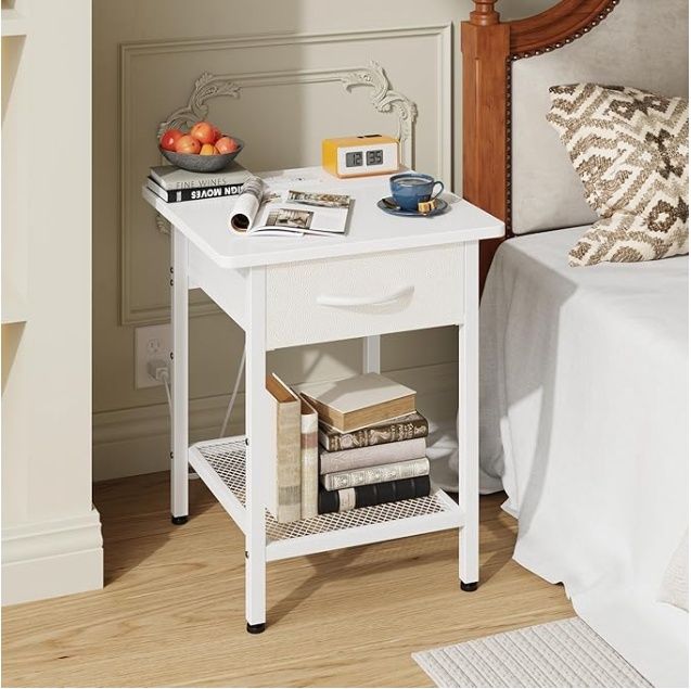 GYIIYUO Night Stand Set of 1 with Charging Station