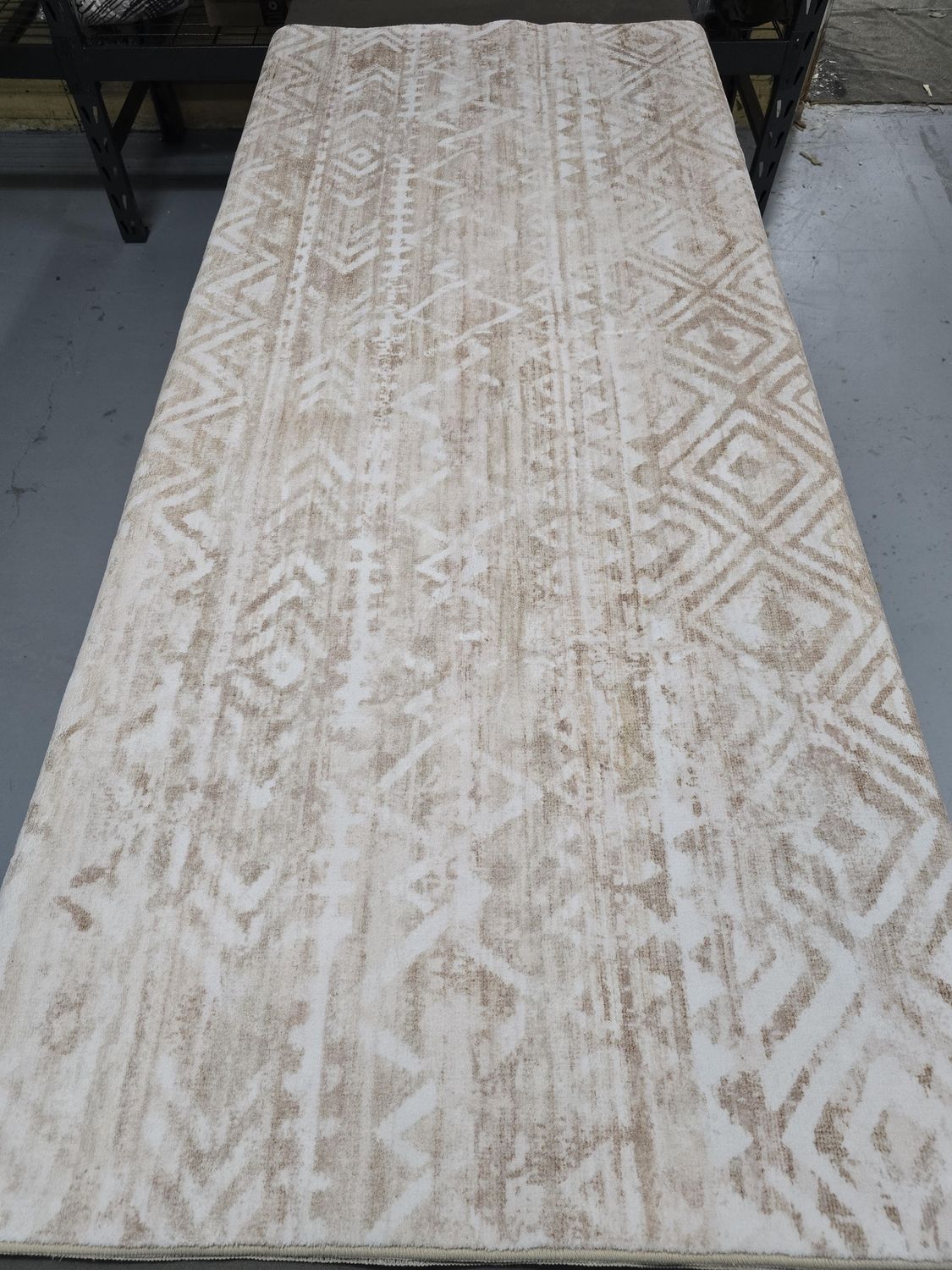 Beige and white area rug, 6 x 9 feet