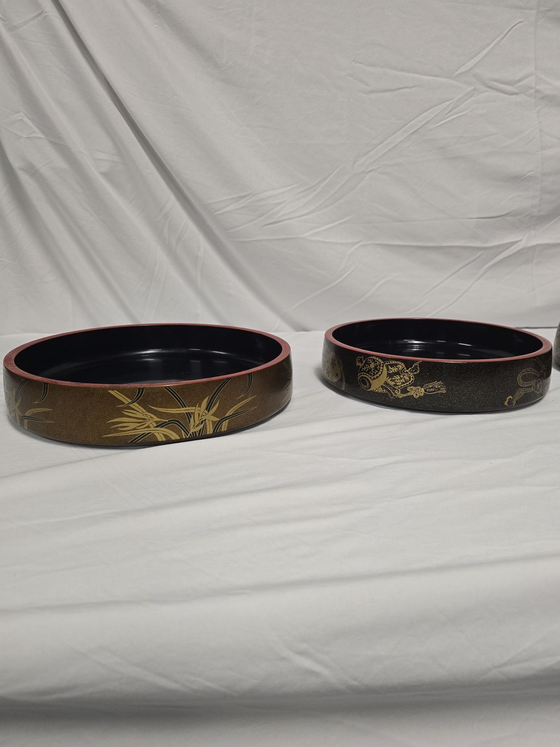 Serving bowls, 1 large 12 inch, 2 x 10.5 inch, 1 x 9.5 inch (4 bowls)