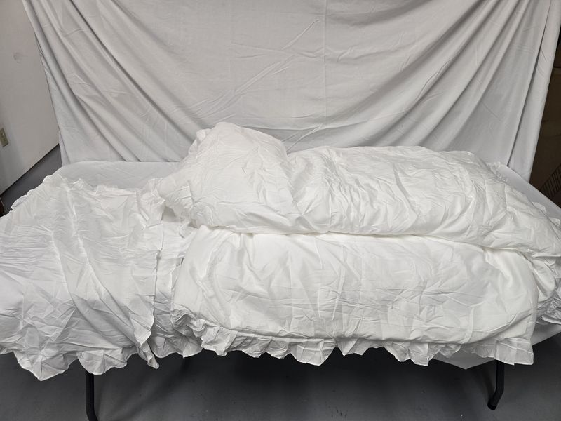 Queen comforter with 2 shams (White Ruffles)