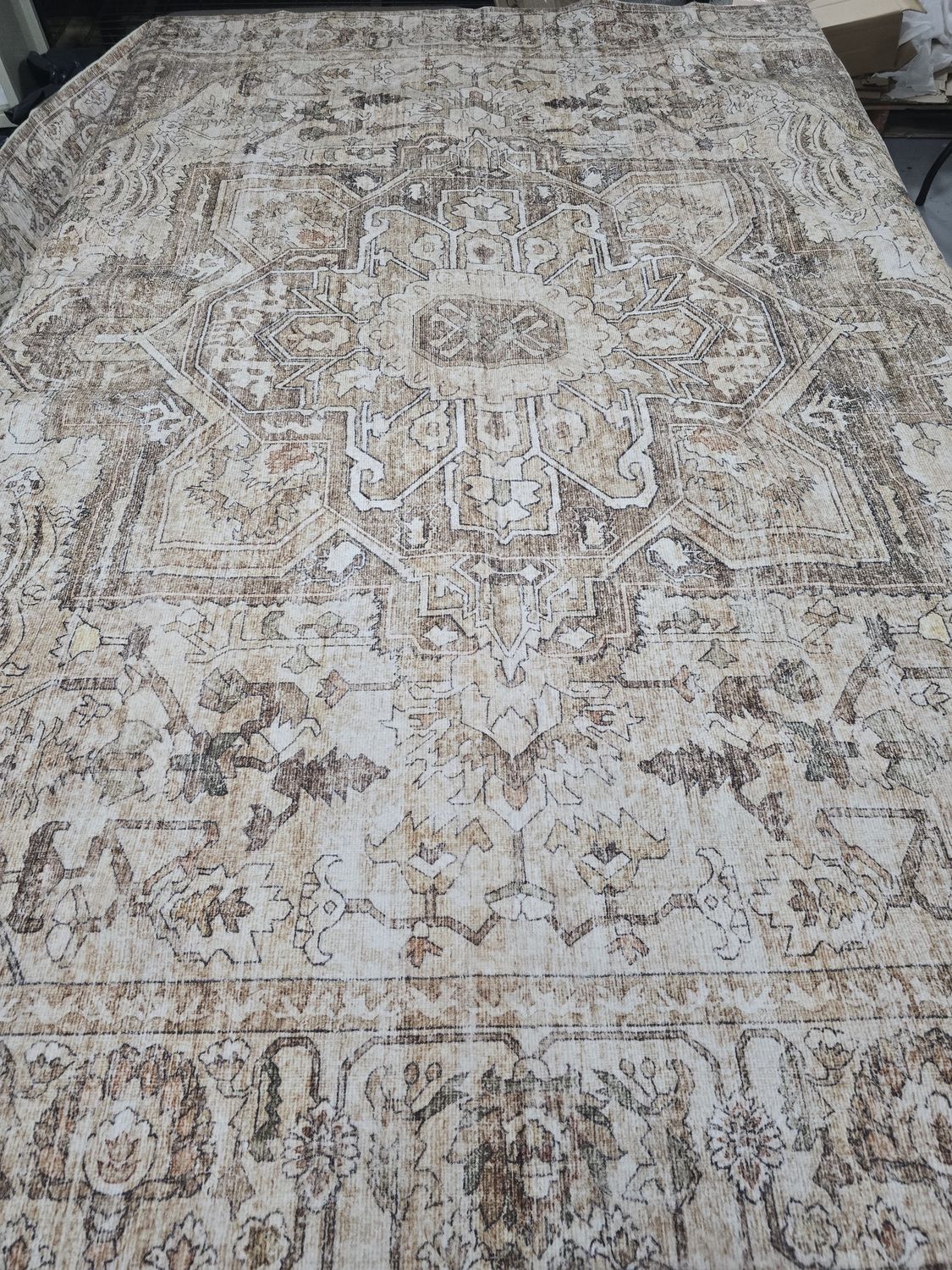 Area Rug 8x10 Brown &amp; White
