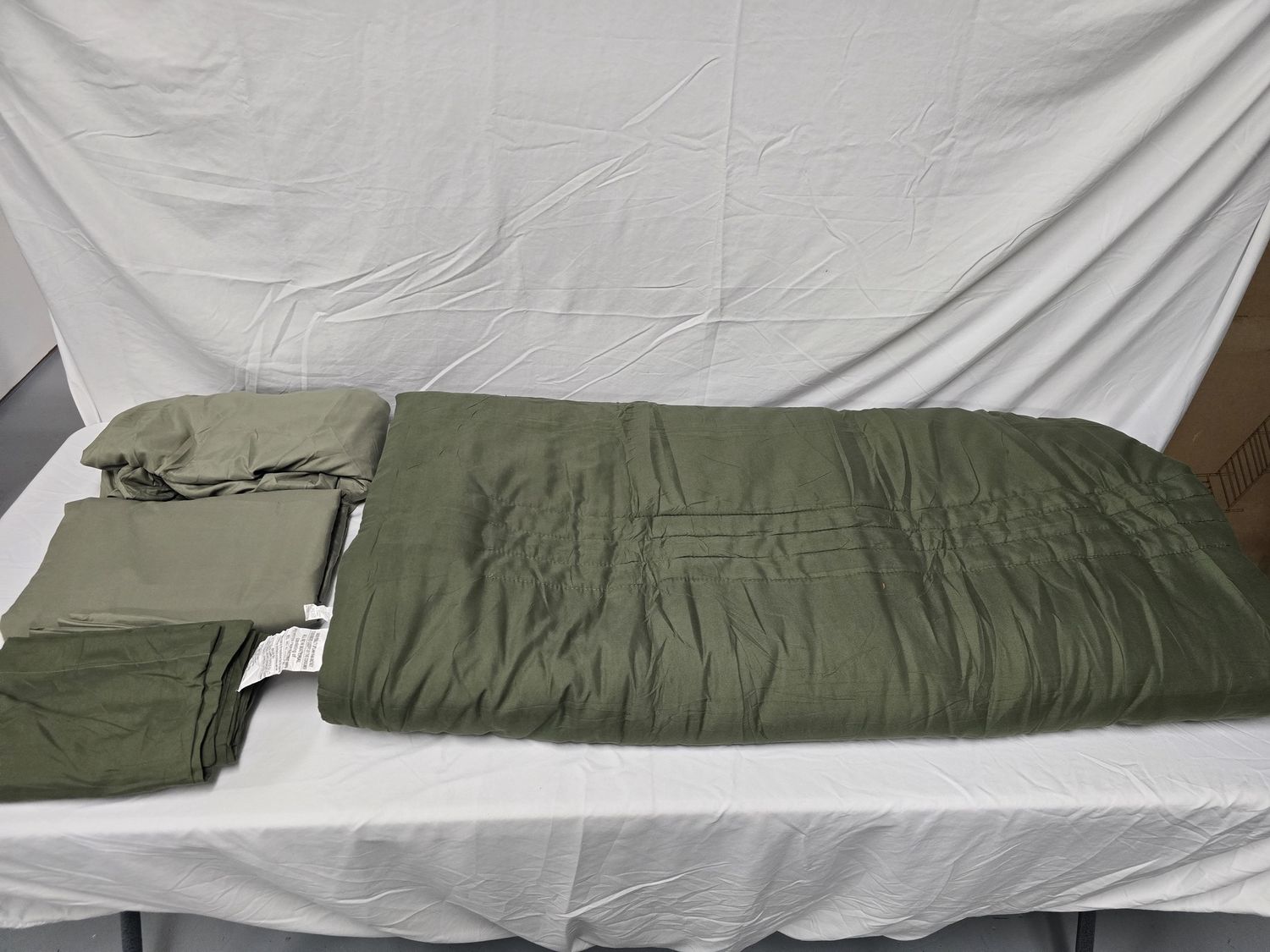 King 102 x 90 100% polyester sheet, sham, and comforter green