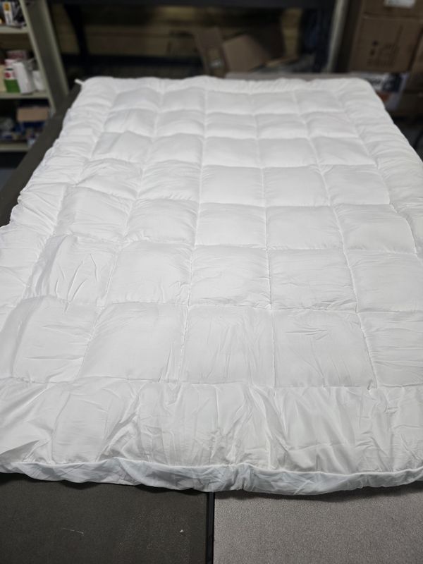 Queen 60&quot; x 80&quot; bamboo mattress topper 2&quot;