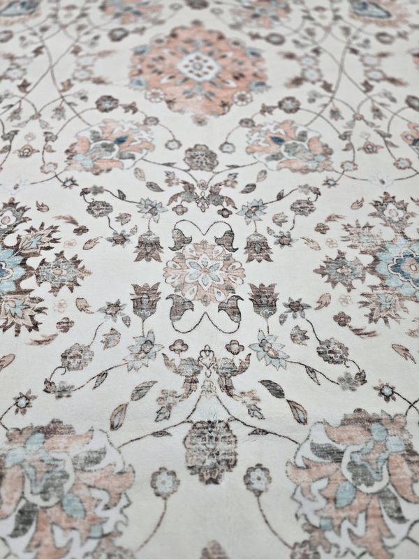 Area rug 9&#39; x 6&#39; Cream, SWhite, Brown, Green