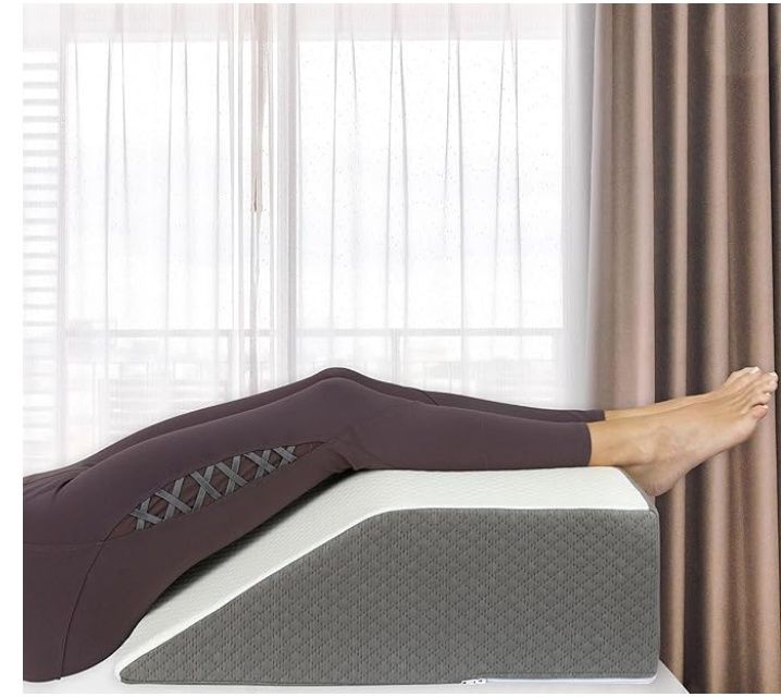 Kӧlbs Flat Top Bed Wedge Pillow for legs