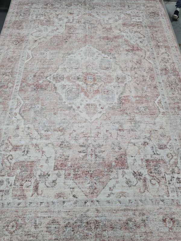 Area rug 5&#39; x 7&#39; rose pink and red