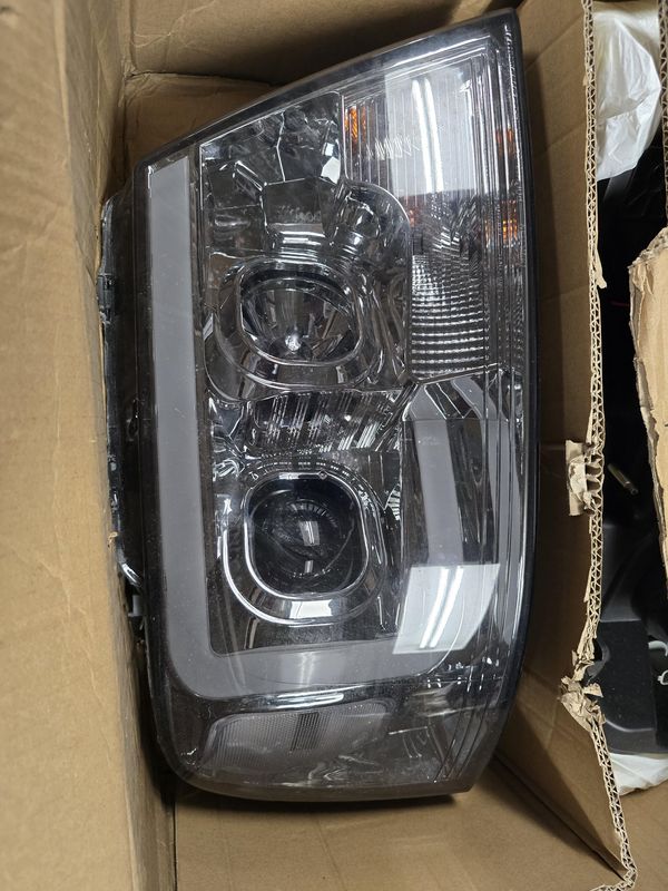 Ford F-150 2004 to 2008 Aftermarket Headlights(Used)