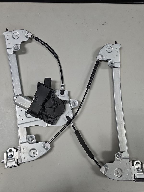Chevrolet Silverado / GMC Sierra 2007–2013 Window Regulator (Front Left, With Motor)