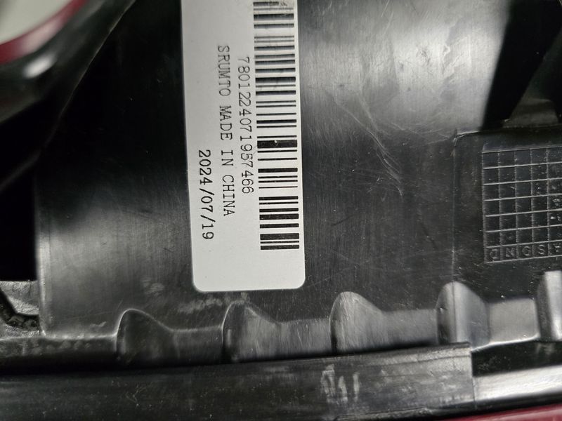 2014–2018 Chevrolet Silverado / GMC Sierra (Crew Cab) REAR TAIL LIGHT PASS