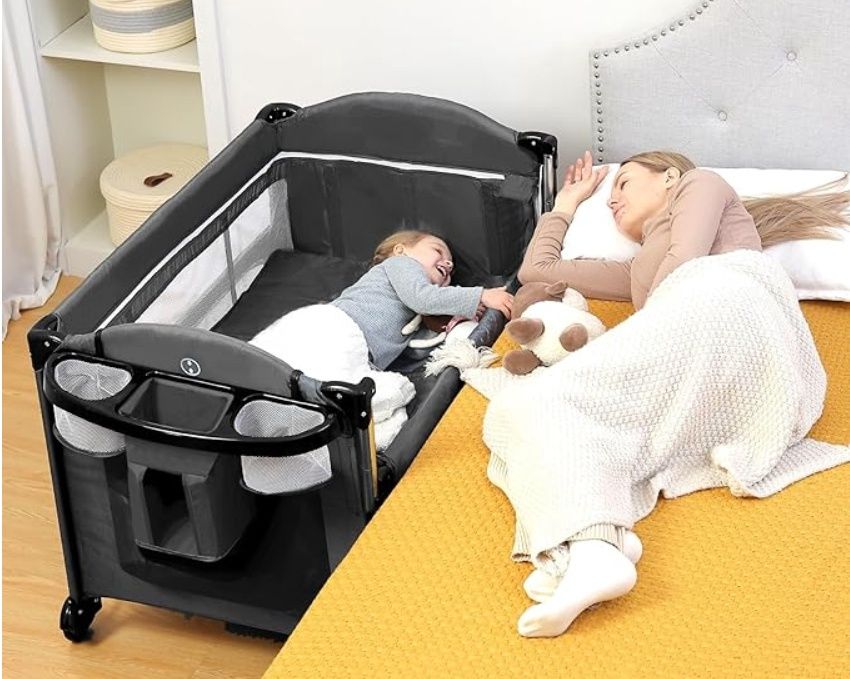 Baby Bassinet Bedside Sleeper, Portable Baby Playard with Mattress,