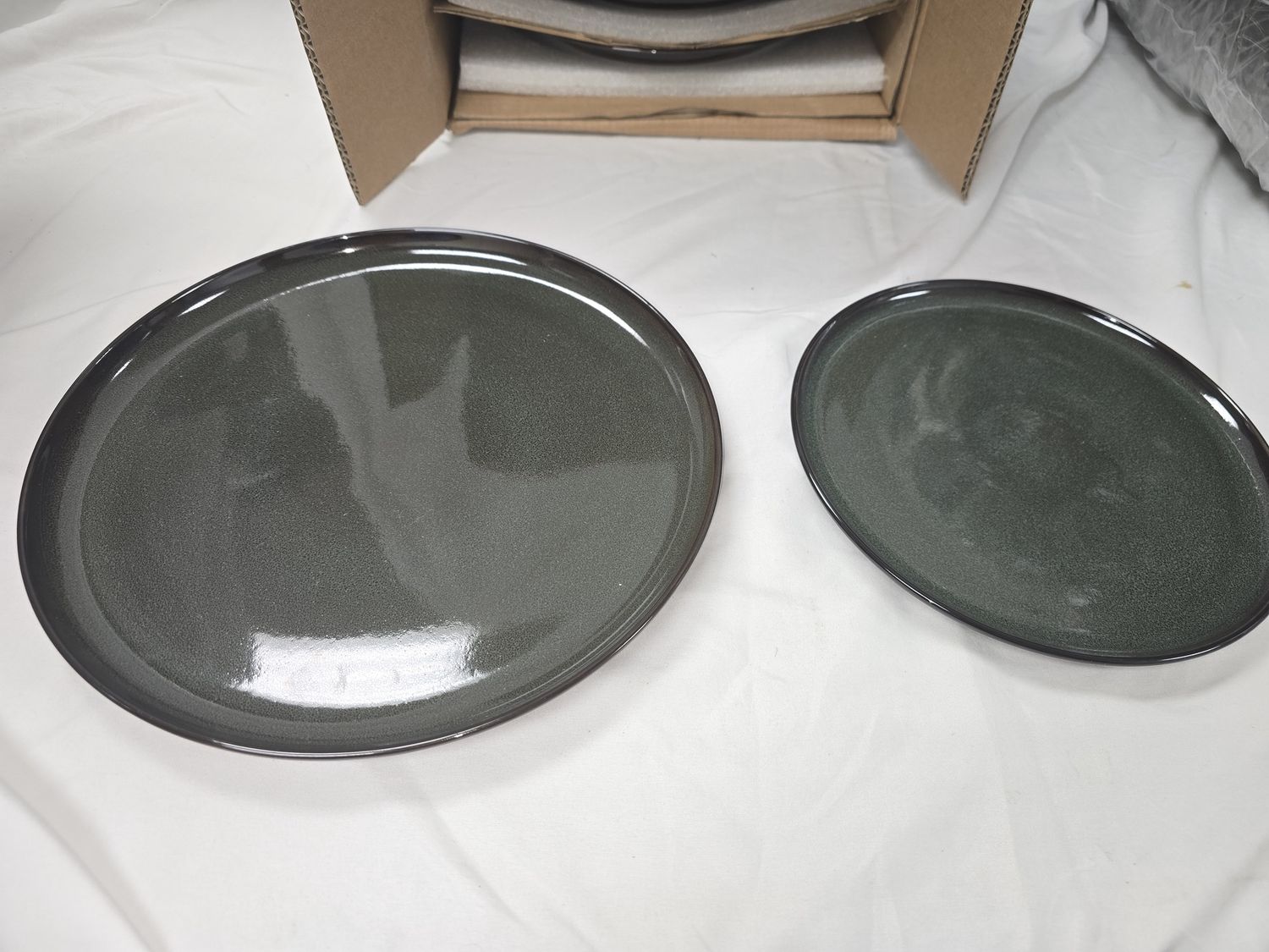 Luzerne Rustic Deep Round Coupe Plate 4 x 10.5&quot; &amp; 4 x 8.25&quot; MSRP $500+