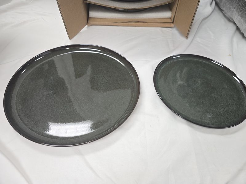 Luzerne Rustic Deep Round Coupe Plate 4 x 10.5&quot; &amp; 4 x 8.25&quot; MSRP $500+